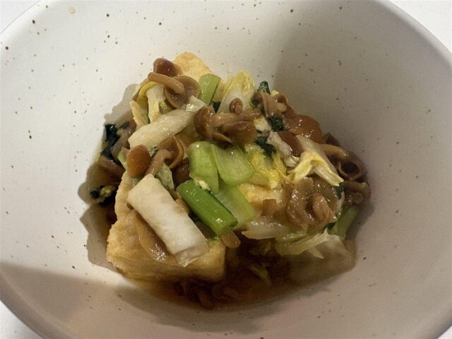 たっぷり国産なめこと小松菜の揚げ出し豆腐の完成