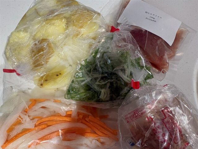 だし醤油仕立ての豚肉入り和風ポテトサラダのキットの中身